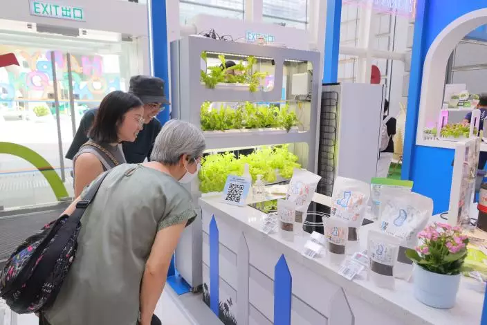 市民可在市集體驗超過 180 項本地創新製造的科技產品和享受各種融合創新元素的美食。香港科技圈