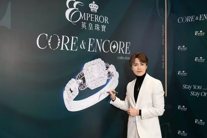 英皇娛樂藝人張敬軒出席假灣仔英皇珠寶全新升級店舉行的「CORE &amp; ENCORE」珠寶系列新品發佈會。