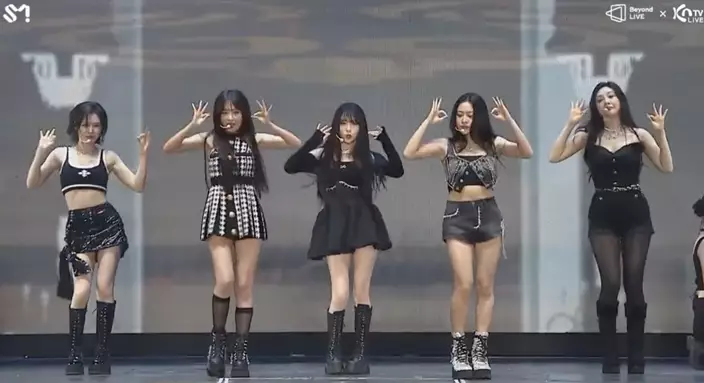 Red Velvet最後全員齊人上台表演（影片截圖）