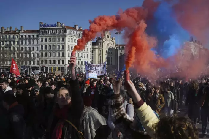 法國爆發養老金改革示威活動。AP圖片