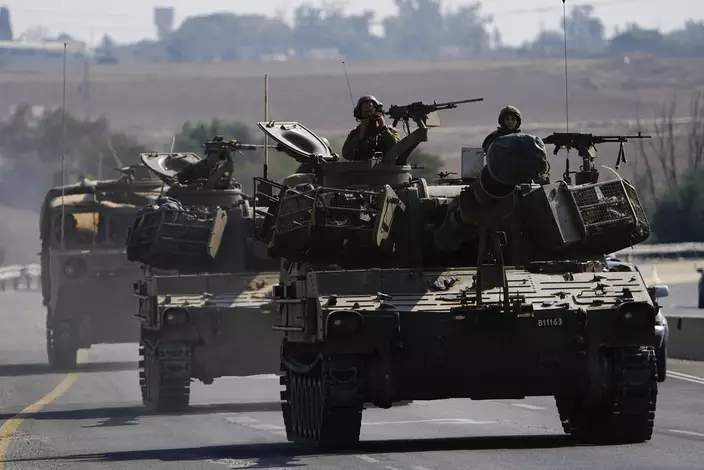 準備開入加沙的以軍裝甲部隊。（AP圖片）