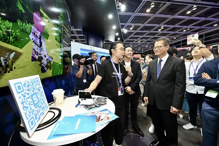 財政司司長陳茂波出席香港金融科技周2023，並參觀展覽。財政司司長官網圖片