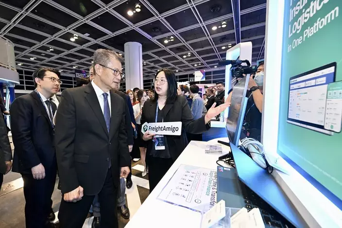財政司司長陳茂波出席香港金融科技周2023，並參觀展覽。財政司司長官網圖片