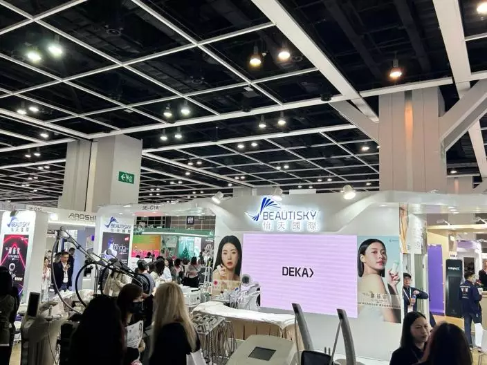 「亞太區美容展 Cosmoprof 2023」疫後三年強勢載譽回歸香港，逾 2400 家參展商參展。