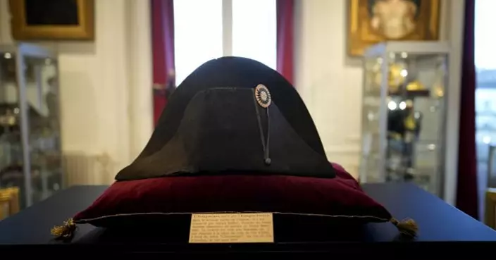 拿破崙曾佩戴過的一頂雙角帽（AP圖片）