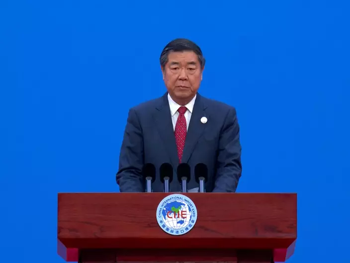 國務院副總理何立峰在開幕式上，讀出國家主席習近平的賀信。