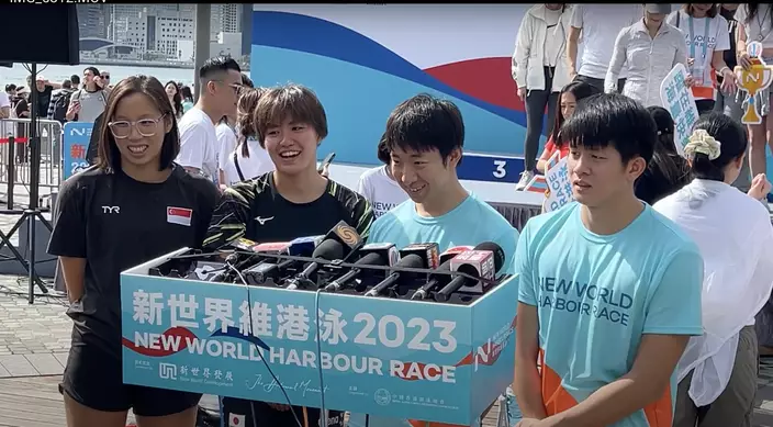 在國際組男子賽，來自日本的古畑海生（右2），以14分43秒9完成賽事，奪得冠軍。巴士的報記者攝