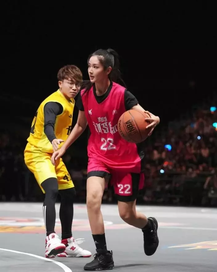 「籃球女神」譚旻萱（Mandy）被爆蜜運中。