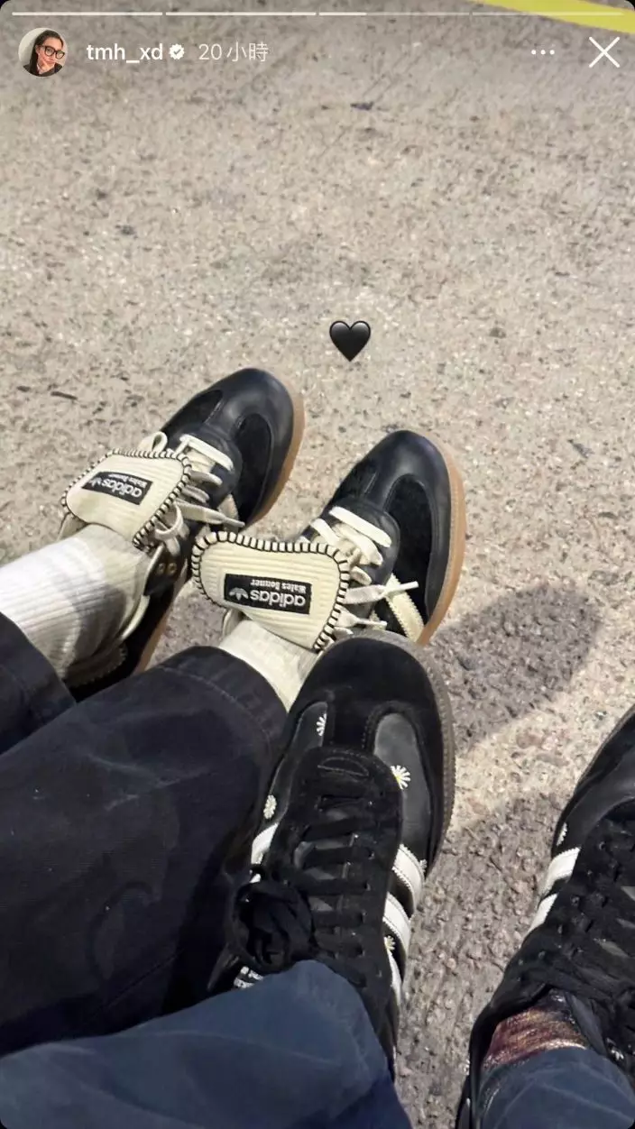 Mandy日前在IG Story分享與男友穿情侶波鞋的照片。