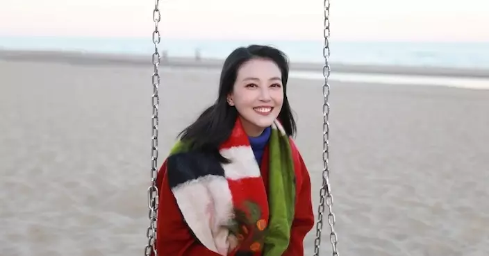 周海媚。