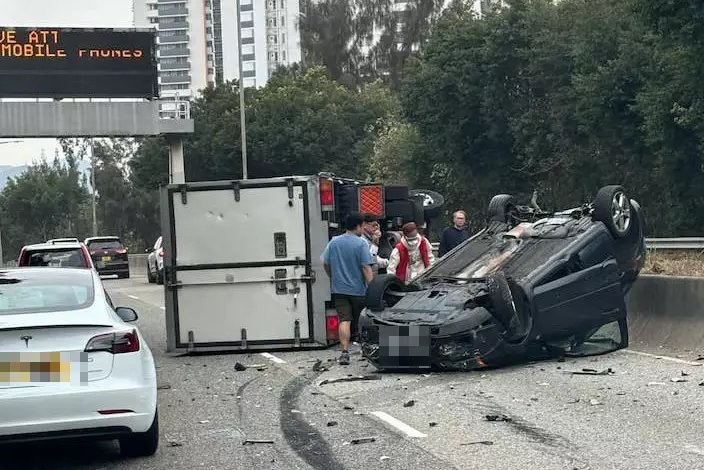 車內人士已離開車廂。 香港突發事故報料區 FB