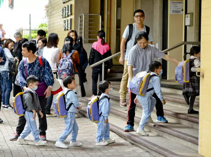有參觀者表示，選擇香港因本港教育較好。 資料圖片(圖片來源:星島日報)