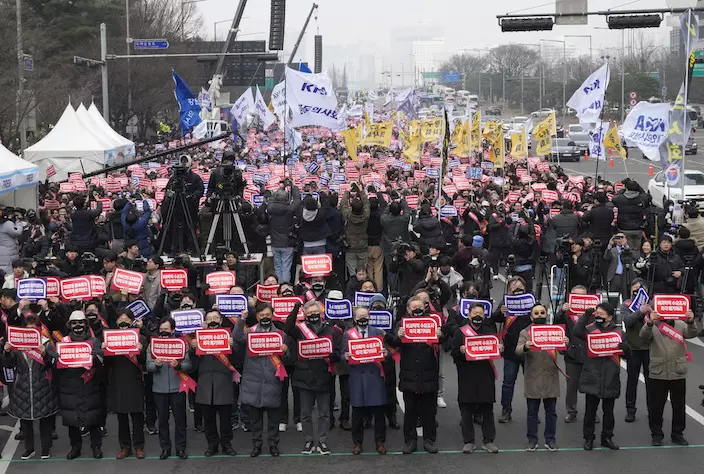 南韓醫生3日發動示威。 AP圖片