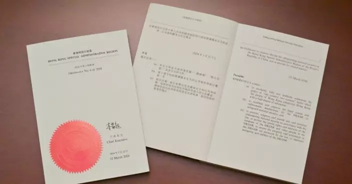 李家超簽署經立法會通過的《維護國家安全條例》。 政府新聞處圖片
