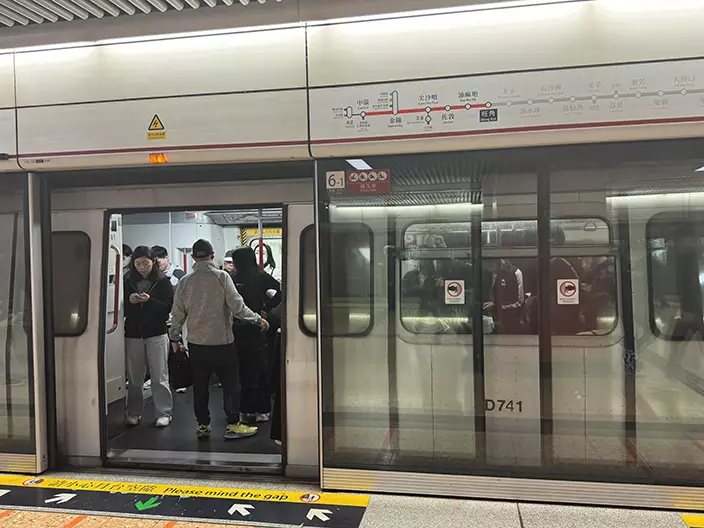 有網民更認出片中影到的是旺角站。資料圖片