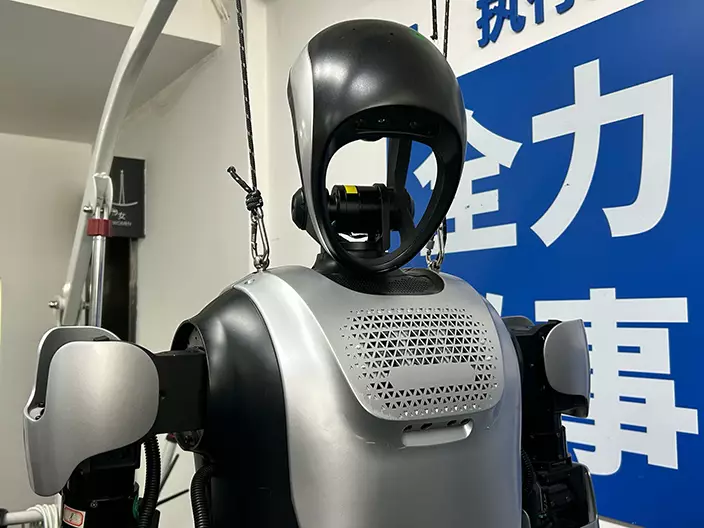 人形機器人「夸父」。巴士的報記者攝