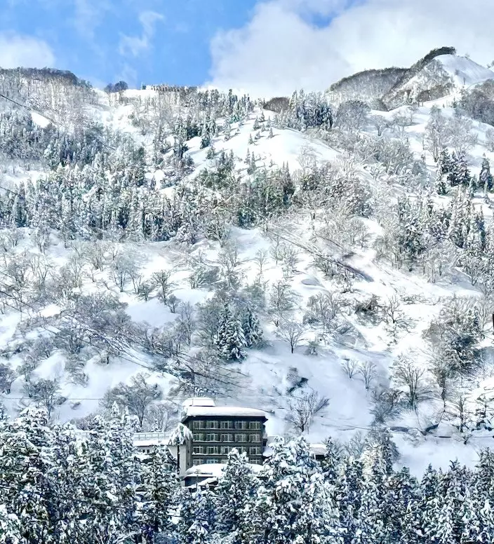 出事滑雪場使用的山坡。雪国の宿 高半 Takahan 湯元卵の湯X圖片