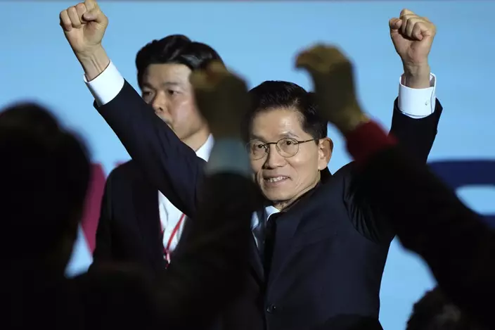 南韓推動黨的總統候選人金文洙與日前宣布參選總統。AP圖片