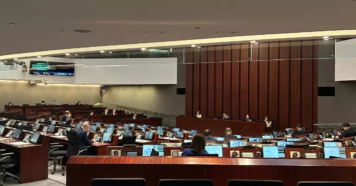財委會現場,巴士的報記者攝