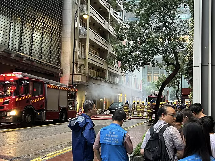 消防出動一條喉及一隊煙帽隊灌救