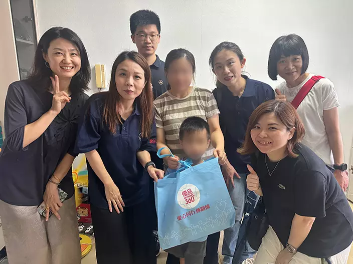 優品360°義工隊亦上門拜訪基層家庭,親身了解他們的日常生活狀況。