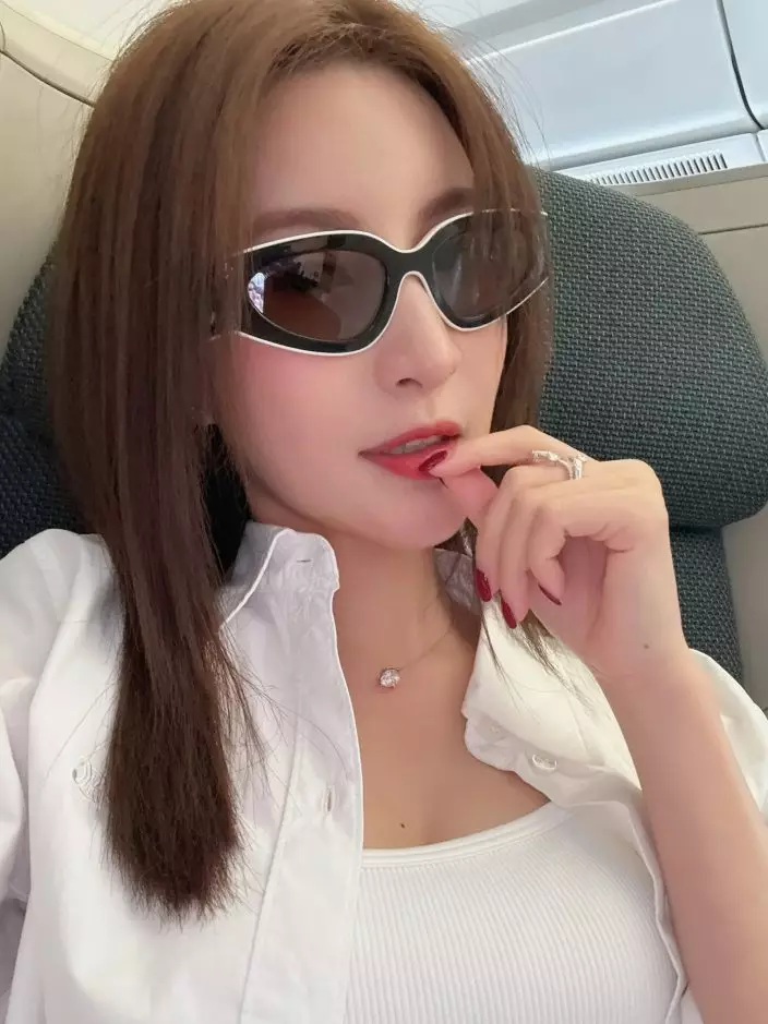 視后林夏薇繼續富貴Look現身。