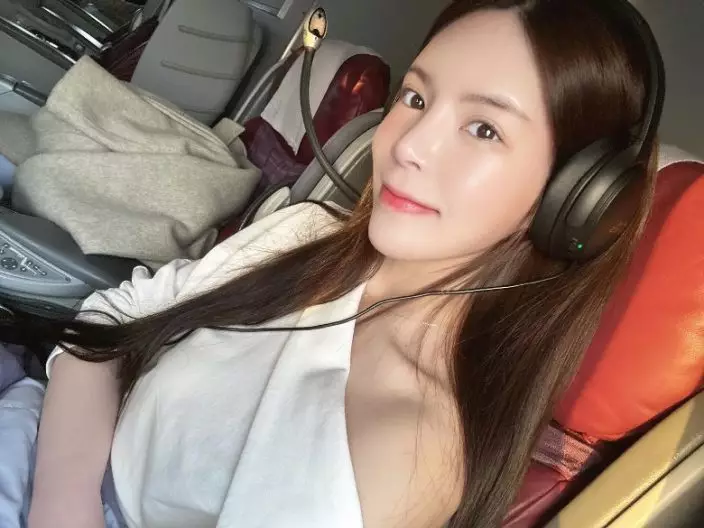 休假與女友約會。