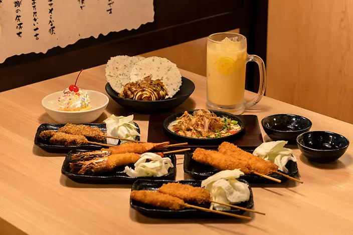四十週年限定大阪主題菜單精選,包括章魚燒配脆蝦餅、鐵板烤山藥蓉及炸串