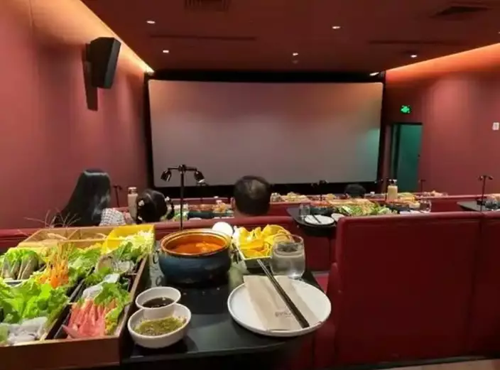 邊打邊爐邊睇戲!內地多家戲院推出火鍋套餐 創新體驗引兩極熱議。圖片來源:網上圖片
