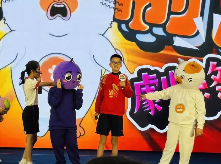 軒尼詩道官立小學精心編排的防詐騙話劇。巴士的報記者攝