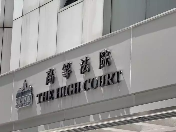 案件星期五（10月3日）在高院續審，聆訊再押後至12月11日。巴士的報記者攝