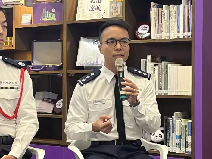葵青警區警民關係主任區智仁。巴士的報記者攝