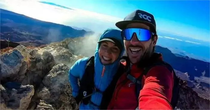 奧地利男子攀登大格洛克納山時棄失溫女友下山求援導致其凍死，法庭判過失殺人罪成。兩人生前合影，FB圖片