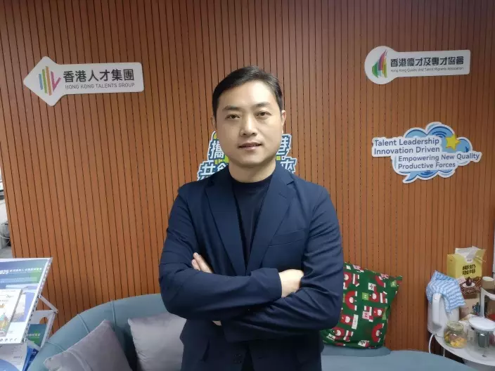香港人才集團董事長駱勇。巴士的報記者攝 