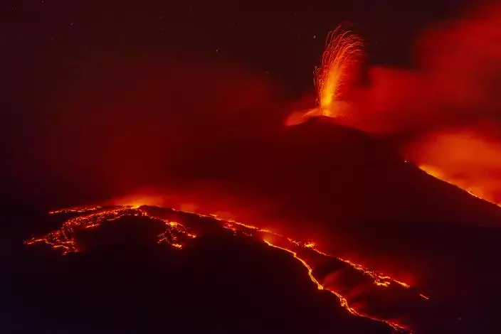 遭雷擊後，由消防直升機空運送往西西里島卡塔尼亞（Catania）一間醫院，惜抵達醫院時宣告不治。AP圖