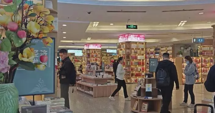 Beijing launches annual "reading season" to spark summer page turning