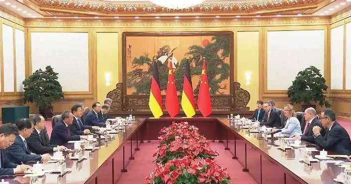 Chinese premier holds talks with German chancellor