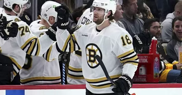 Brad Marchand caps Bruins&#8217; four-goal second period in 6-4 win over Penguins