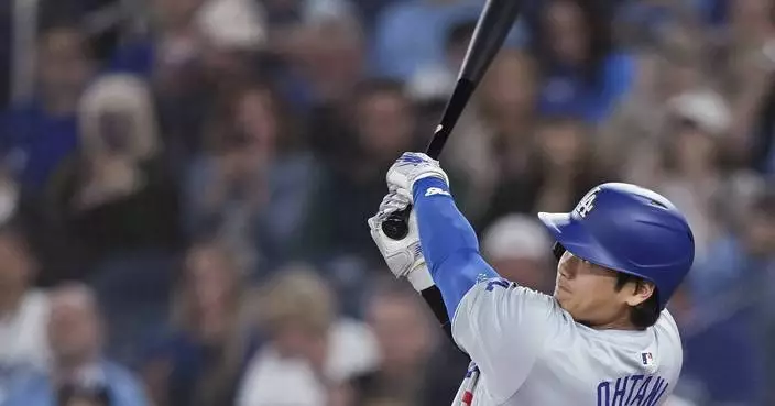 Shohei Ohtani responds to Toronto boos by hitting 7th homer as the Dodgers beat the Blue Jays 12-2