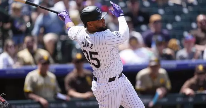Elias Díaz gets key hit as the Rockies rally for a wild 10-9 victory over the Padres