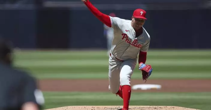 Taijuan Walker makes a slick behind-the-back catch in his Phillies season debut