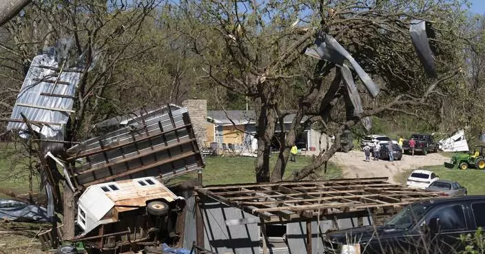Parts of central US hit by severe storms, while tornadoes strike in Kansas and Iowa