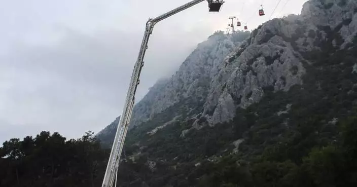 Cable car accident in Turkey sends 1 passenger to his death and injures 7, with scores stranded