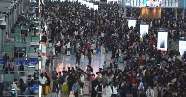 China sees sharp surge in passenger trips on Day 2 of holiday