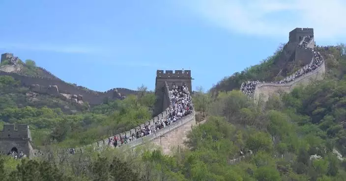 Popular attractions in China witness travel frenzy during holiday, ensure travel safety