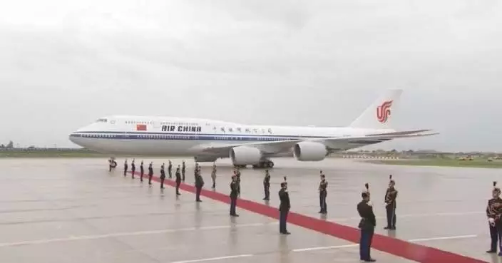 Xi&#8217;s plane lands at Paris Orly Airport