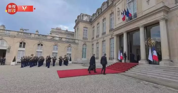 Guests arrive at Elysee Palace for Xi's welcome banquet
