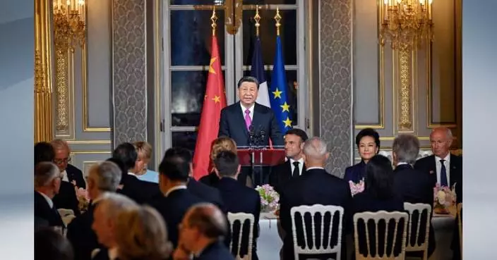 Xi attends welcome banquet held by Macron