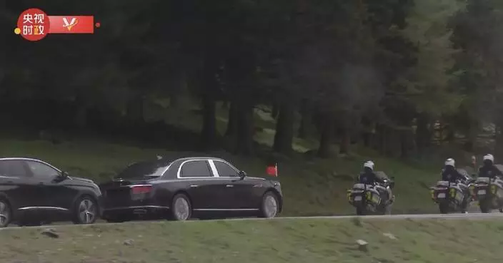 Chinese president arrives at Col du Tourmalet mountain pass