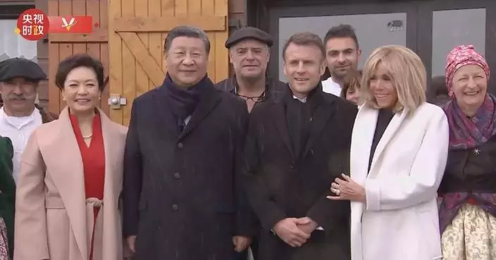 Xi treated to local French folk dance performance at Col du Tourmalet